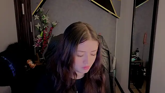 Snapshot of almma_shy chatting on October 2025 01:19:01 PM almma shy online show from October 2025 01:19:01 PM