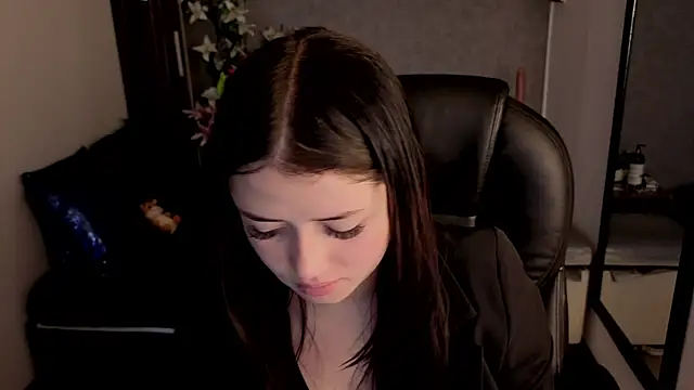 Snapshot of almma_shy chatting on October 2025 01:36:03 PM almma shy online show from October 2025 01:36:03 PM