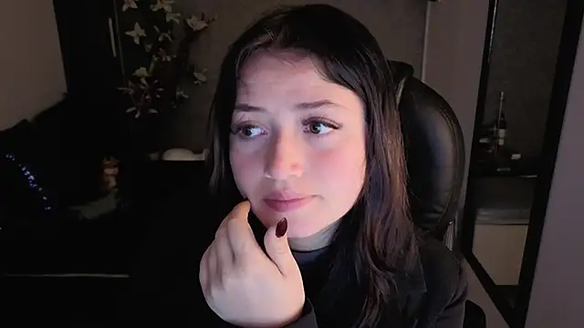 Snapshot of almma_shy chatting on November 2025 01:33:02 PM almma shy online show from November 2025 01:33:02 PM