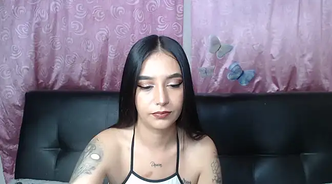 Snapshot of Annerainhoot chatting on December 2024 01:41:02 AM Annerainhoot online show from December 2024 01:41:02 AM