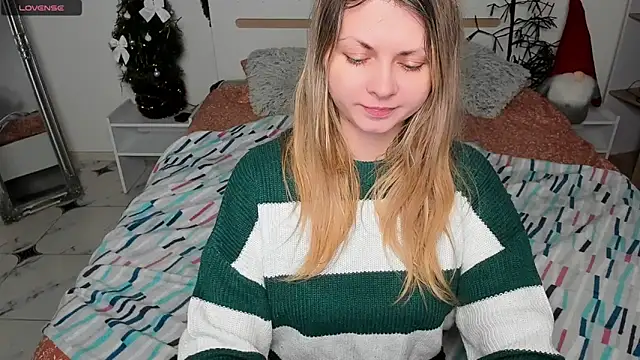 Snapshot of SmilingEmily_ chatting on December 2024 07:26:02 AM SmilingEmily online show from December 2024 07:26:02 AM