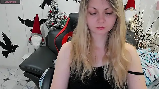 Snapshot of SmilingEmily_ chatting on December 2024 07:40:02 AM SmilingEmily online show from December 2024 07:40:02 AM