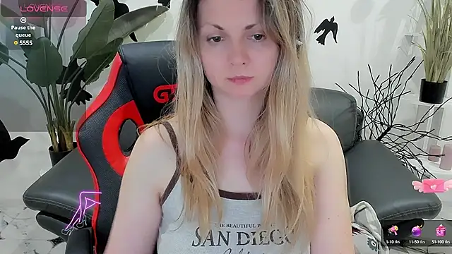 Snapshot of SmilingEmily_ chatting on January 2025 09:13:02 AM SmilingEmily online show from January 2025 09:13:02 AM