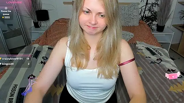 Snapshot of SmilingEmily_ chatting on January 2025 11:13:02 PM SmilingEmily online show from January 2025 11:13:02 PM