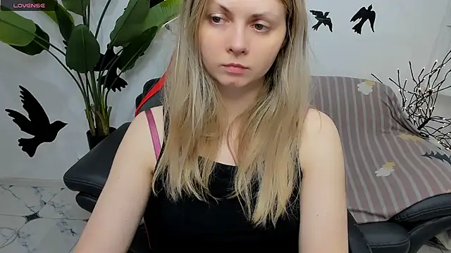 Snapshot of SmilingEmily_ chatting on February 2025 06:35:01 AM SmilingEmily online show from February 2025 06:35:01 AM
