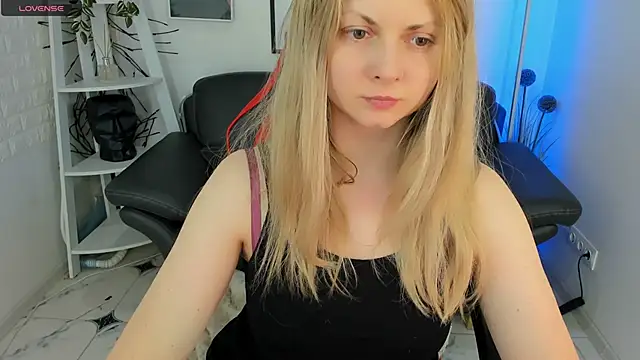 Snapshot of SmilingEmily_ chatting on February 2025 07:52:02 AM SmilingEmily online show from February 2025 07:52:02 AM