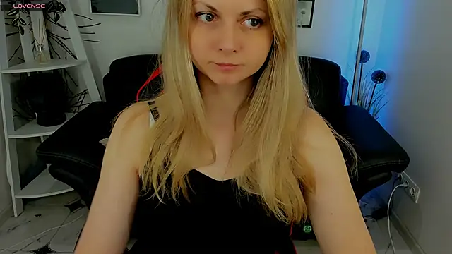 Snapshot of SmilingEmily_ chatting on March 2025 07:32:01 AM SmilingEmily online show from March 2025 07:32:01 AM