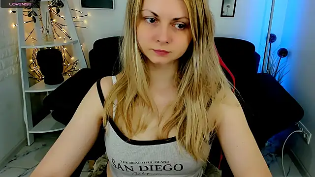 Snapshot of SmilingEmily_ chatting on March 2025 07:42:02 AM SmilingEmily online show from March 2025 07:42:02 AM