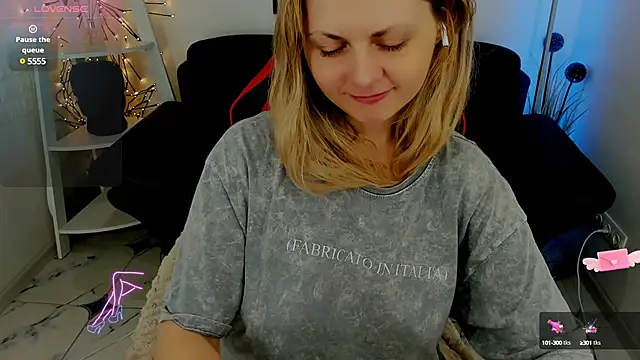 Snapshot of SmilingEmily_ chatting on March 2025 10:39:02 AM SmilingEmily online show from March 2025 10:39:02 AM