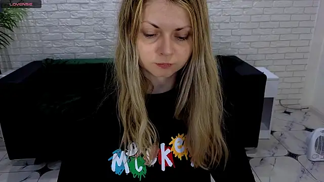 Snapshot of SmilingEmily_ chatting on March 2025 06:58:02 AM SmilingEmily online show from March 2025 06:58:02 AM