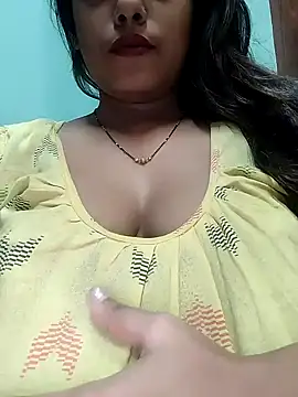 Snapshot of sexyindi_couple chatting on December 2024 12:49:01 PM sexyindi couple online show from December 2024 12:49:01 PM