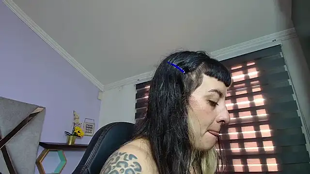 Snapshot of Naughty_Kittenm chatting on October 2025 11:39:01 AM Naughty Kittenm online show from October 2025 11:39:01 AM