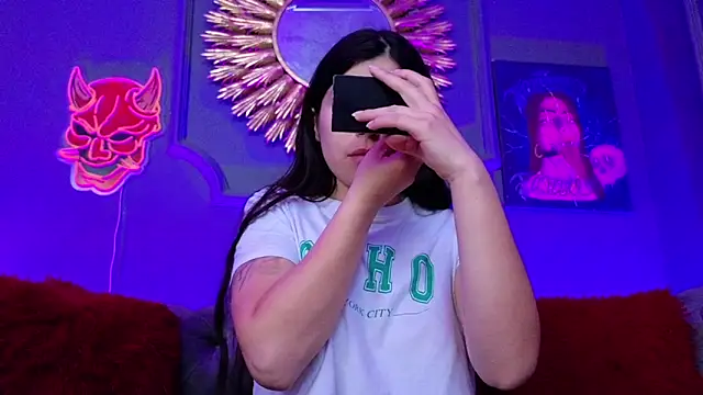 Julieta Russell online show from March 2025 01:40:01 PM