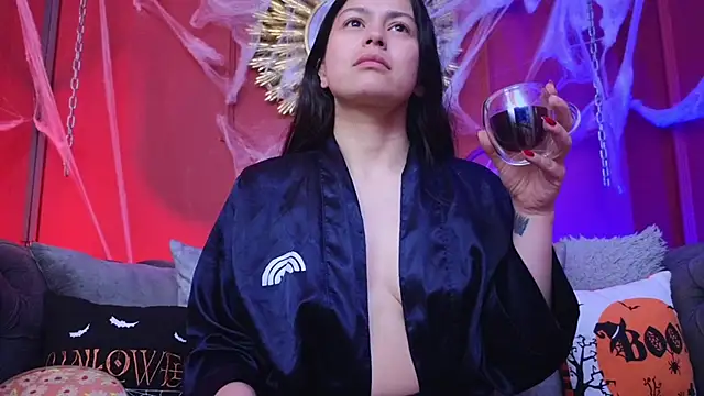 Julieta Russell online show from October 2025 12:09:01 PM