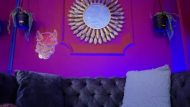 Julieta Russell online show from May 2026 11:37:02 AM