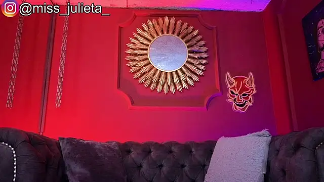 Julieta Russell online show from June 2026 12:30:01 PM