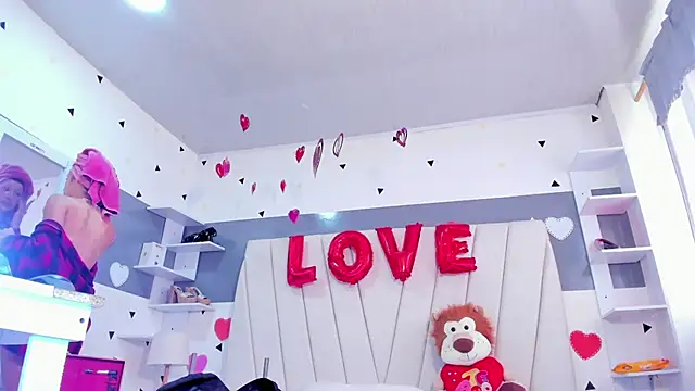 laurem-paulette online show from March 2025 01:29:01 PM