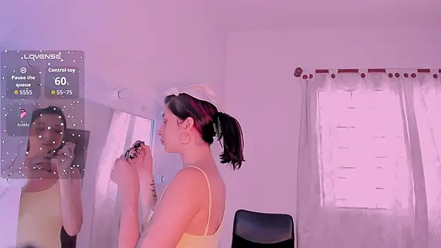 laurem-paulette online show from October 2025 07:35:02 PM