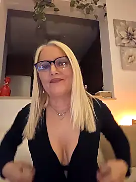Snapshot of kikkastar chatting on February 2025 08:04:02 PM kikkastar online show from February 2025 08:04:02 PM