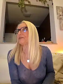 Snapshot of kikkastar chatting on February 2025 08:19:02 PM kikkastar online show from February 2025 08:19:02 PM
