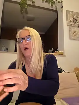 Snapshot of kikkastar chatting on March 2025 07:28:01 PM kikkastar online show from March 2025 07:28:01 PM