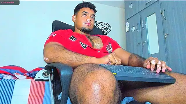 Snapshot of Big_furry_bear13 chatting on December 2024 07:06:02 AM Big furry bear13 online show from December 2024 07:06:02 AM