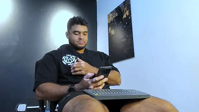 Big furry bear13 online show from May 2026 10:04:01 PM