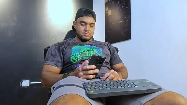 Big furry bear13 online show from May 2026 06:31:02 AM