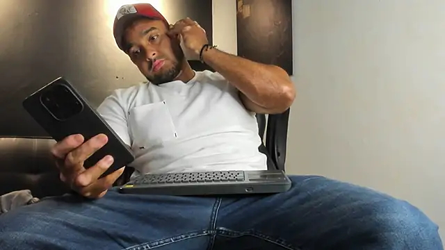 Big furry bear13 online show from June 2026 05:07:01 PM