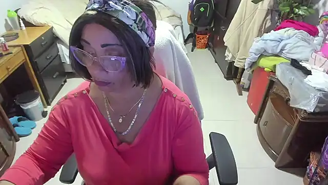 Mrs mommy  online show from February 2025 06:55:02 PM