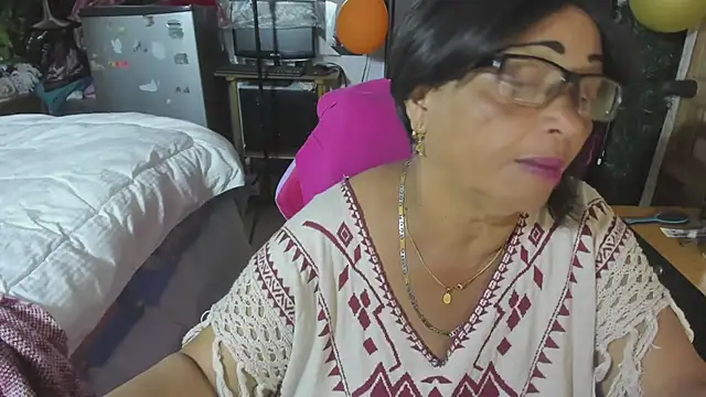 Mrs mommy  online show from November 2025 07:24:01 PM