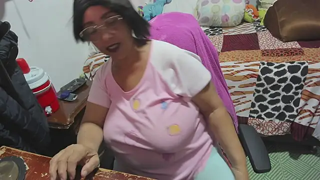 Mrs mommy  online show from February 2026 11:25:02 PM