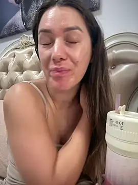 HotXMom online show from June 2026 06:23:01 AM