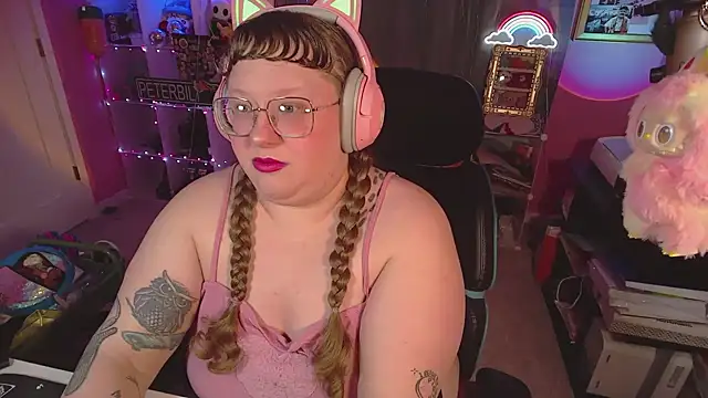 Snapshot of FatVeronica chatting on February 2026 02:14:01 PM FatVeronica online show from February 2026 02:14:01 PM