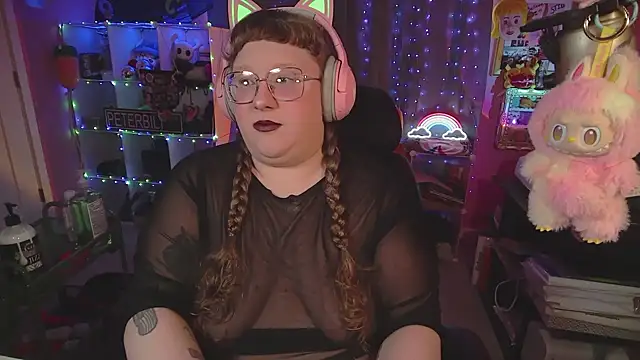 Snapshot of FatVeronica chatting on February 2026 10:18:01 PM FatVeronica online show from February 2026 10:18:01 PM