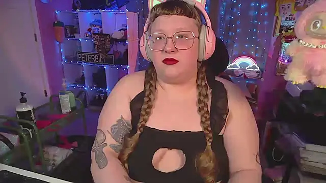 Snapshot of FatVeronica chatting on March 2026 11:38:01 AM FatVeronica online show from March 2026 11:38:01 AM