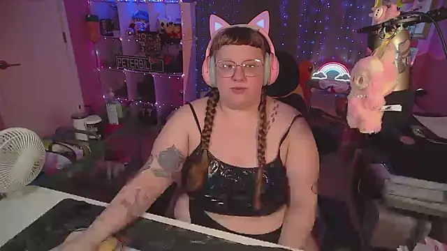 Snapshot of FatVeronica chatting on March 2026 05:16:02 PM FatVeronica online show from March 2026 05:16:02 PM