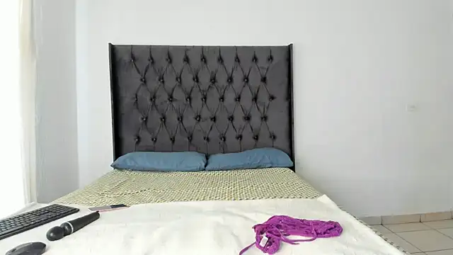 Snapshot of Ass-Queen chatting on October 2025 07:38:02 AM Ass-Queen online show from October 2025 07:38:02 AM