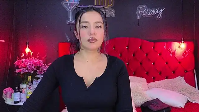 Snapshot of foxxy_nasty chatting on December 2024 08:06:02 PM foxxy nasty online show from December 2024 08:06:02 PM