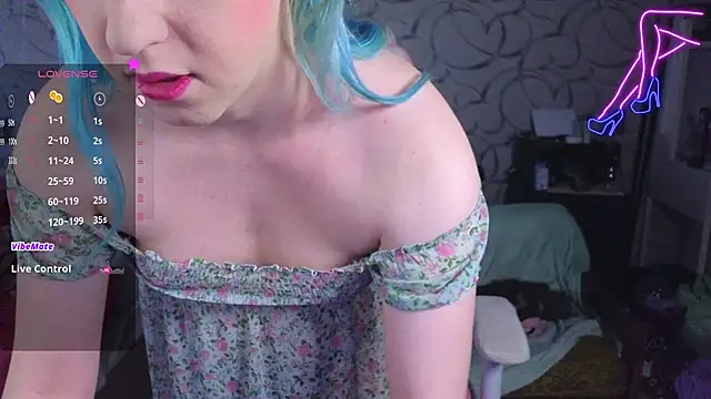 Snapshot of TheTrixy chatting on November 2025 11:20:02 AM TheTrixy online show from November 2025 11:20:02 AM