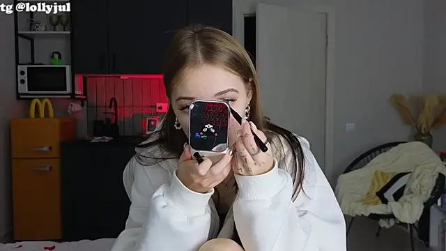 Snapshot of doll_lol_ chatting on October 2025 08:50:02 PM doll lol online show from October 2025 08:50:02 PM