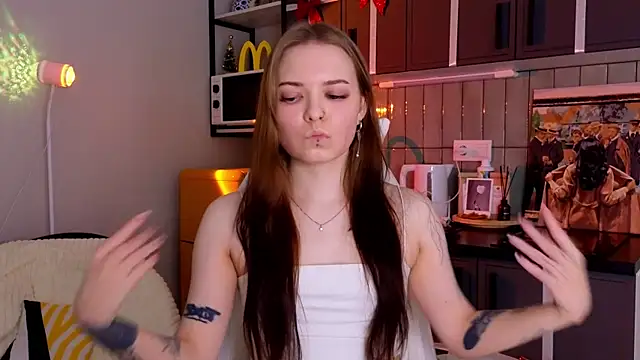 Snapshot of doll_lol_ chatting on December 2025 08:24:02 PM doll lol online show from December 2025 08:24:02 PM