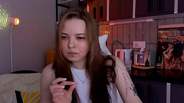 Snapshot of doll_lol_ chatting on December 2025 06:03:02 PM doll lol online show from December 2025 06:03:02 PM