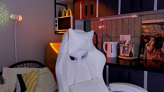 doll lol  online show from December 2025 12:40:02 AM