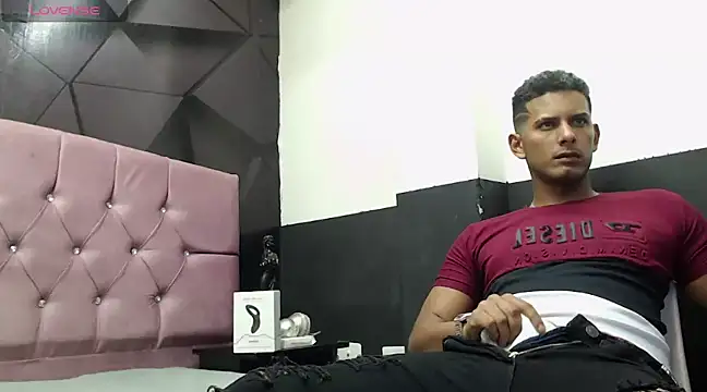 Snapshot of Chris_Dick23 chatting on December 2024 06:23:01 AM Chris Dick23 online show from December 2024 06:23:01 AM