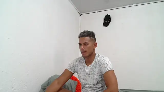 Snapshot of Chris_Dick23 chatting on December 2024 04:36:02 PM Chris Dick23 online show from December 2024 04:36:02 PM