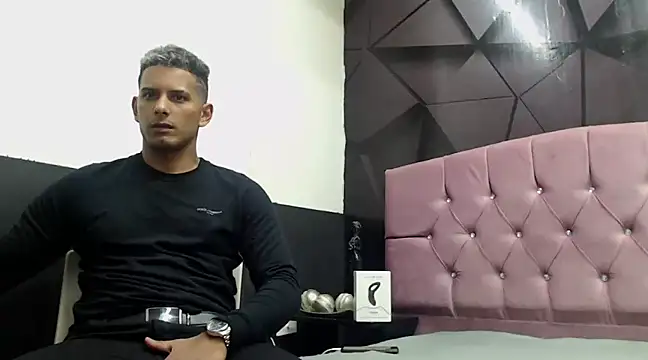 Snapshot of Chris_Dick23 chatting on December 2024 04:04:02 AM Chris Dick23 online show from December 2024 04:04:02 AM