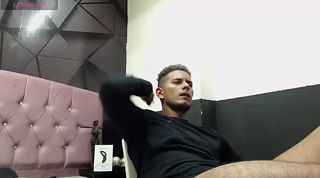 Snapshot of Chris_Dick23 chatting on December 2024 11:20:02 AM Chris Dick23 online show from December 2024 11:20:02 AM
