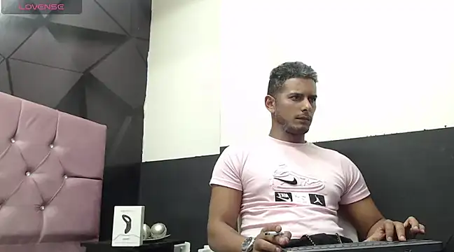Snapshot of Chris_Dick23 chatting on January 2025 10:43:01 AM Chris Dick23 online show from January 2025 10:43:01 AM