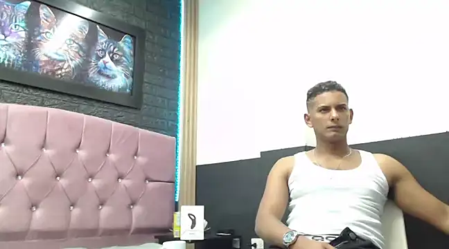 Snapshot of Chris_Dick23 chatting on January 2025 03:32:02 AM Chris Dick23 online show from January 2025 03:32:02 AM